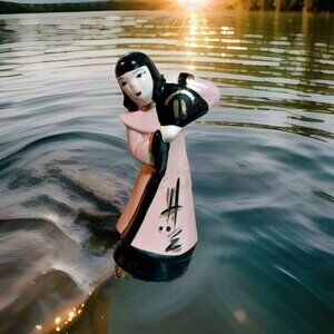 Vintage 1940s Ceramic Japanese Kutani Geisha Girl Figurine Holding fan